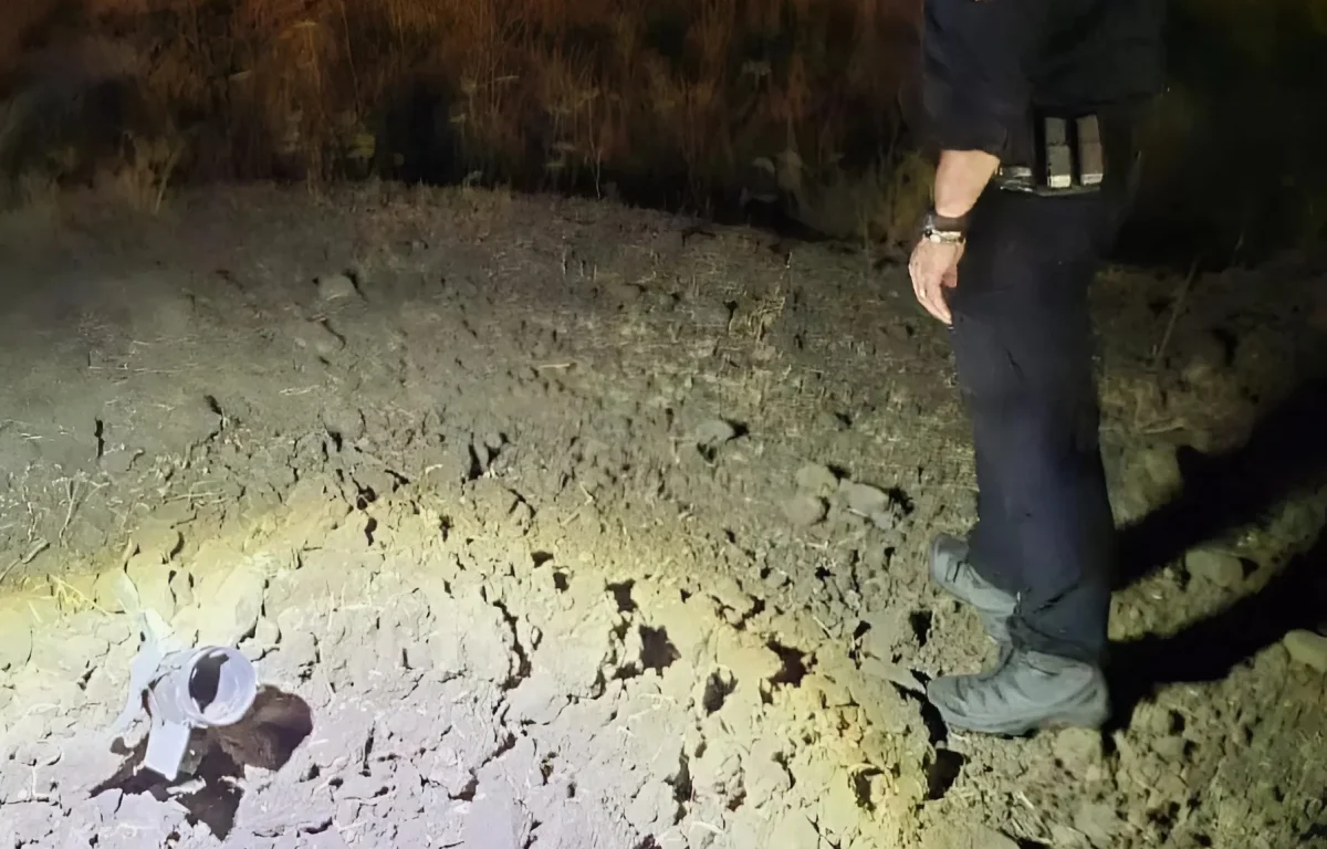 רמת הגולן: שרידי טיל אותרו סמוך לרמת מגשימים &ndash; חבלני משטרה פועלים בזירה