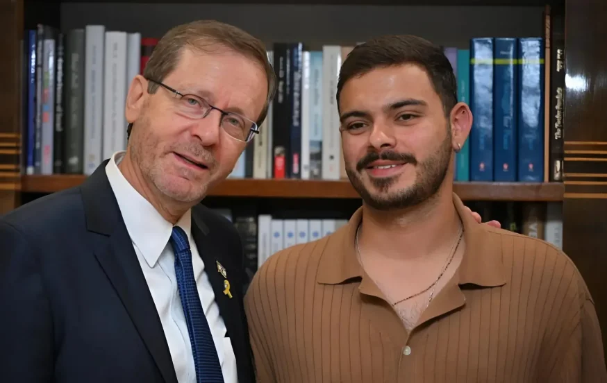 נשיא המדינה הרצוג נפגש עם שורד השבי עומר ונקרט: "חובתנו להחזיר את כולם הביתה"