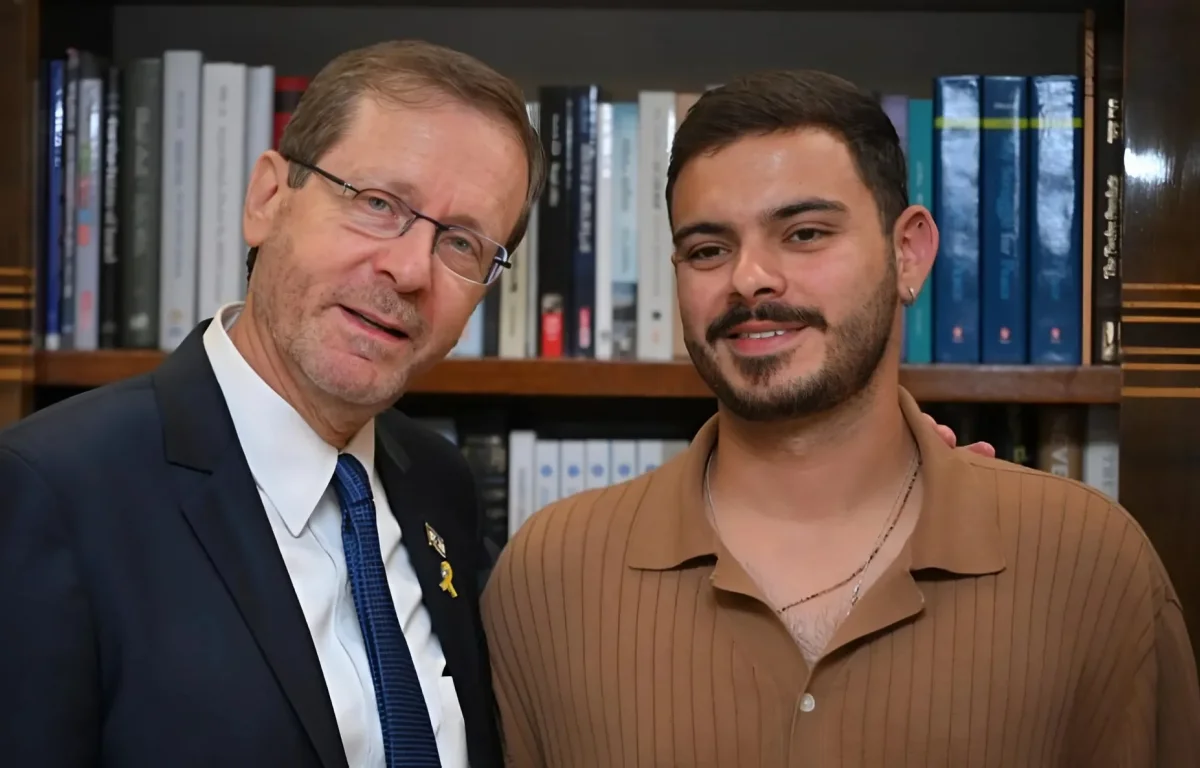 נשיא המדינה הרצוג נפגש עם שורד השבי עומר ונקרט: "חובתנו להחזיר את כולם הביתה"