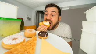 מתקפת המתוק בערב? מסתבר שהבעיה בכלל מתחילה בבוקר - וזה הפתרון המפתיע