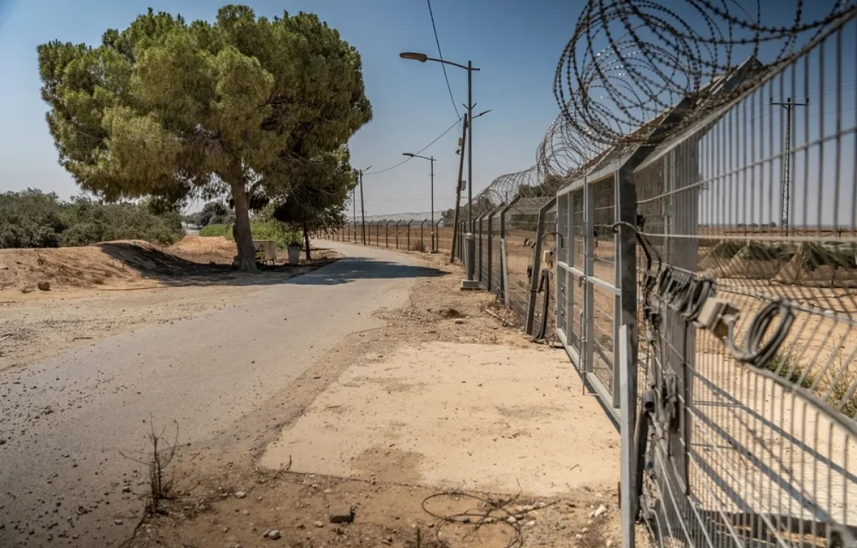 הסתתרו בשדות: הסיפור המצמרר של בני הזוג מניר עוז