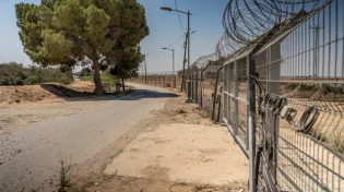הסתתרו בשדות: הסיפור המצמרר של בני הזוג מניר עוז