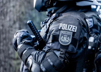 העז להשמיע שיר בעברית &ndash; וכמעט נדרס: ניסיון תקיפה בלב גרמניה