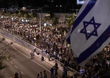 מחאות החטופים ברחבי הארץ: &ldquo;המלחמה ממשיכה &ndash; והילדים שלנו נרקבים במנהרות&rdquo;