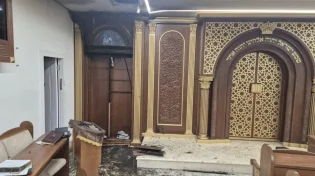 מראות קשים: שריפה בבית הכנסת של הרב יצחק יוסף - השב"כ מעורב