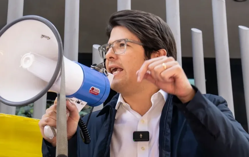 ניסיון התנקשות בקולומביה: סנאטור ומועמד לנשיאות נורה בראשו ניסיון התנקשות בקולומביה: סנאטור ומועמד לנשיאות נורה בראשו