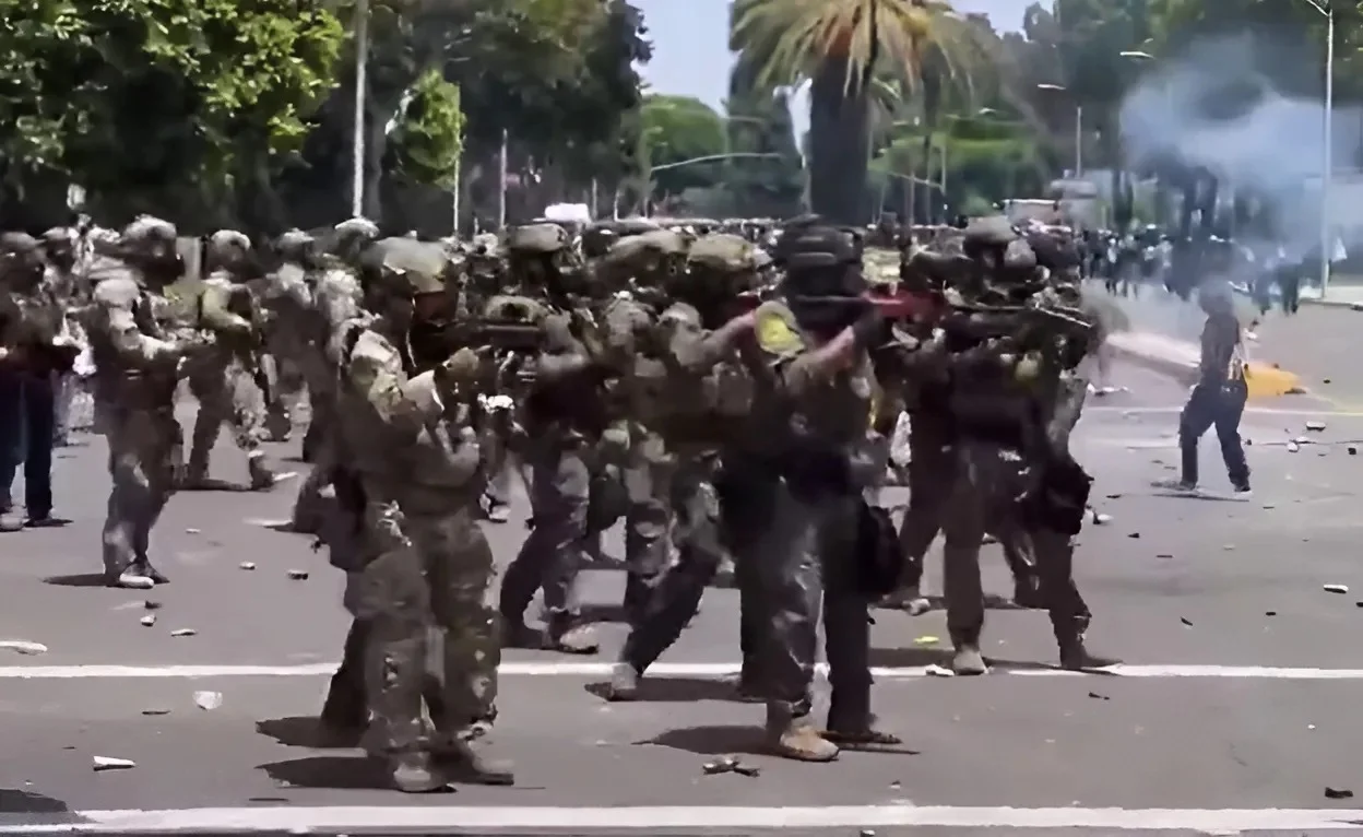 לוס אנג'לס: טראמפ שלח 2,000 חיילים בעקבות מהומות סביב גירוש מהגרים