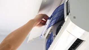הריח הרע מהמזגן? זה לא עובש - וזו הדרך הכי פשוטה לטפל בזה