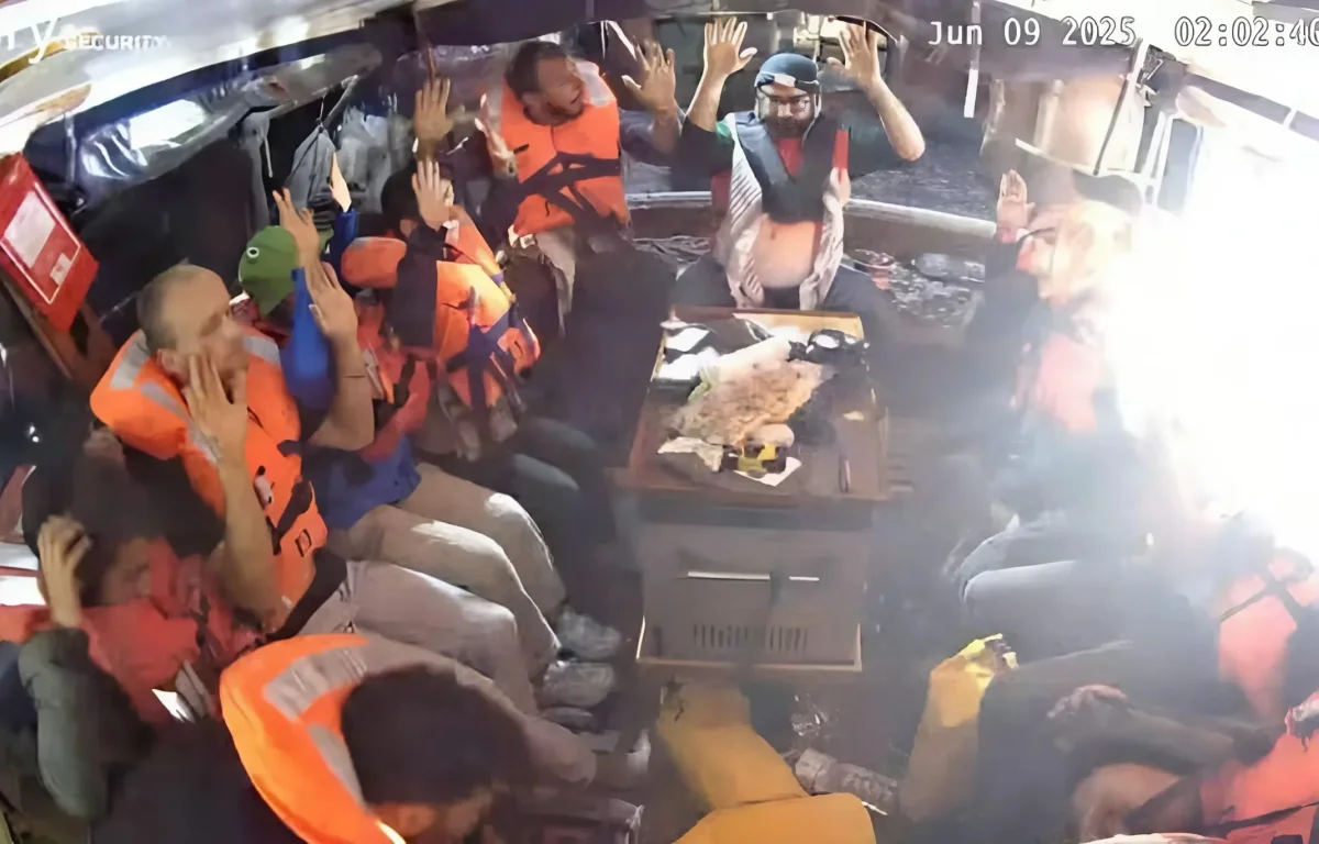 צה"ל: שייטת 13 עצרה את המשט הפרו-פלסטיני מול חופי עזה צה"ל: שייטת 13 עצרה את המשט הפרו-פלסטיני מול חופי עזה