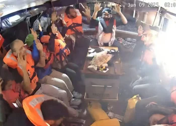 צה"ל: שייטת 13 עצרה את המשט הפרו-פלסטיני מול חופי עזה צה"ל: שייטת 13 עצרה את המשט הפרו-פלסטיני מול חופי עזה