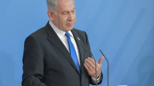 בשל שיחה מדינית חשובה: רה"מ מבקש לקצר את עדותו ולסיים את החקירה ב-13:45