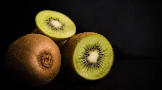 הפתרון לעייפות שלכם לא נמצא בבית מרקחת - אלא בקערת הפירות