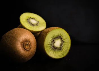 הפתרון לעייפות שלכם לא נמצא בבית מרקחת – אלא בקערת הפירות