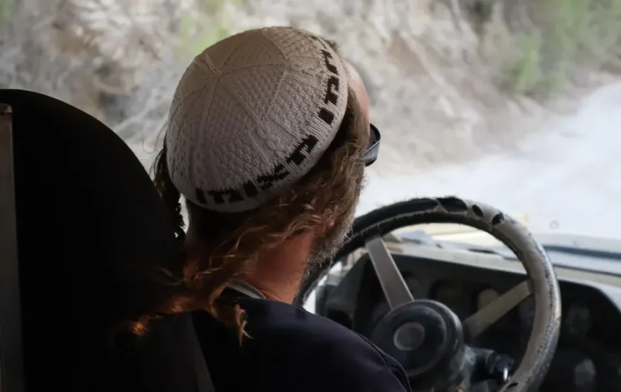 הוויכוח שפרץ בהסעה של הילדים – והתשובה של הרב שטילטלה את כולם הוויכוח שפרץ בהסעה של הילדים – והתשובה של הרב שטילטלה את כולם