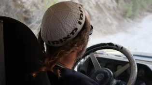 הוויכוח שפרץ בהסעה של הילדים - והתשובה של הרב שטילטלה את כולם