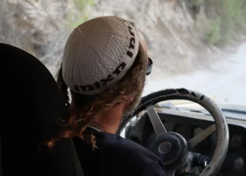הוויכוח שפרץ בהסעה של הילדים – והתשובה של הרב שטילטלה את כולם