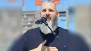 "מי נתן לך את החיים במתנה?" - עדי גביסון בביט חדש וסוחף על פרשת בהעלותך
