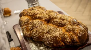 למה אוכלים דגים ובשר בשבת?