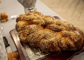 למה אוכלים דגים ובשר בשבת? למה אוכלים דגים ובשר בשבת?