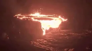 הר הגעש התפרץ - אבל הצורה של הלבה בלילה הדהימה גם את החוקרים