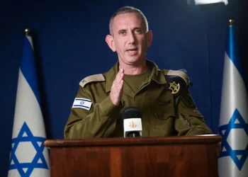 דניאל הגרי חוזר למדים: ייקח חלק במערך ההסברה של מבצע "עם כלביא" דניאל הגרי חוזר למדים: ייקח חלק במערך ההסברה של מבצע "עם כלביא"