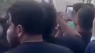 הפגנות בטהרן: "מוות לחמינאי" - בישראל מצפים למרד אזרחים בשלטון הקורס