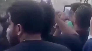 הפגנות בטהרן: "מוות לחמינאי" - בישראל מצפים למרד אזרחים בשלטון הקורס