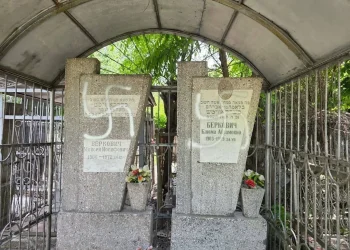 בצל המלחמה במזרח התיכון: חוללו עשרות קברים בבית העלמין היהודי בקישינב בצל המלחמה במזרח התיכון: חוללו עשרות קברים בבית העלמין היהודי בקישינב