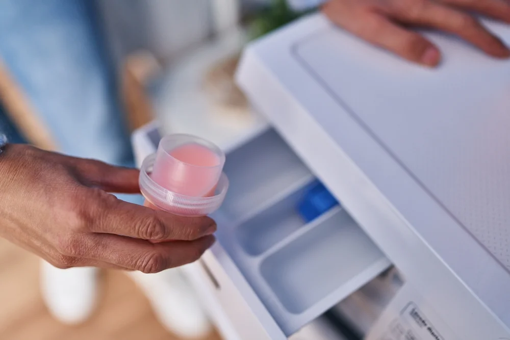 הריח שמרעיל אתכם – האמת על מרככי הכביסה הריח שמרעיל אתכם – האמת על מרככי הכביסה