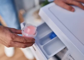 הריח שמרעיל אתכם &ndash; האמת על מרככי הכביסה