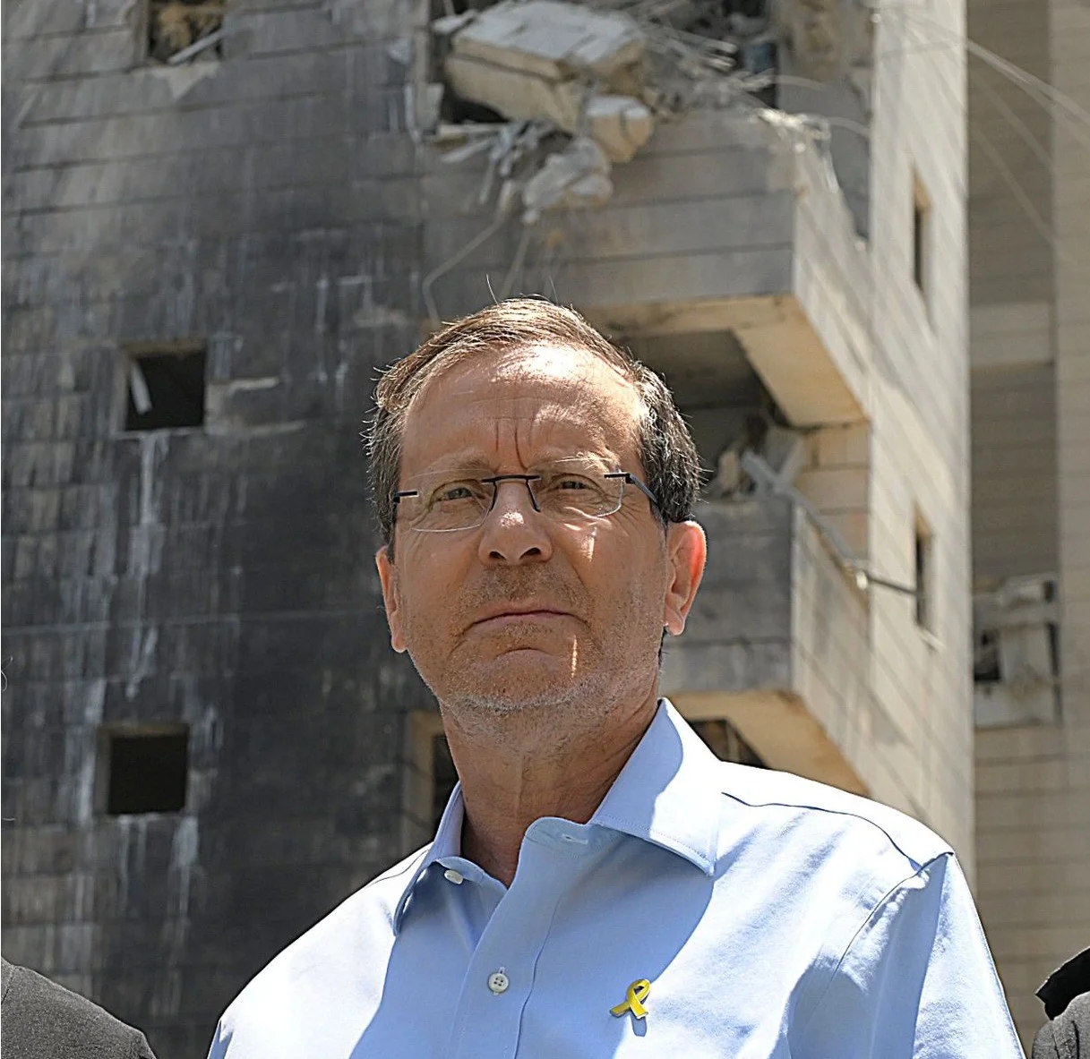 הנשיא הרצוג בזירת הנפילה בפ"ת: "איראן לא תערער את רוח העם" הנשיא הרצוג בזירת הנפילה בפ"ת: "איראן לא תערער את רוח העם"