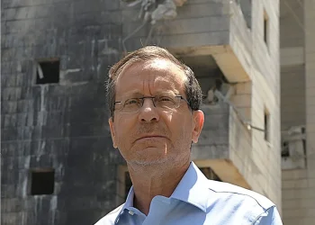 הנשיא הרצוג בזירת הנפילה בפ"ת: "איראן לא תערער את רוח העם" הנשיא הרצוג בזירת הנפילה בפ"ת: "איראן לא תערער את רוח העם"