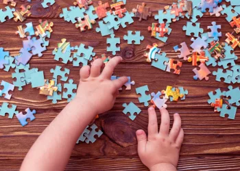 "אמא, למה יש אזעקה?": כך תהפכו לעוגן רגשי עבור הילדים גם בזמני חירום "אמא, למה יש אזעקה?": כך תהפכו לעוגן רגשי עבור הילדים גם בזמני חירום