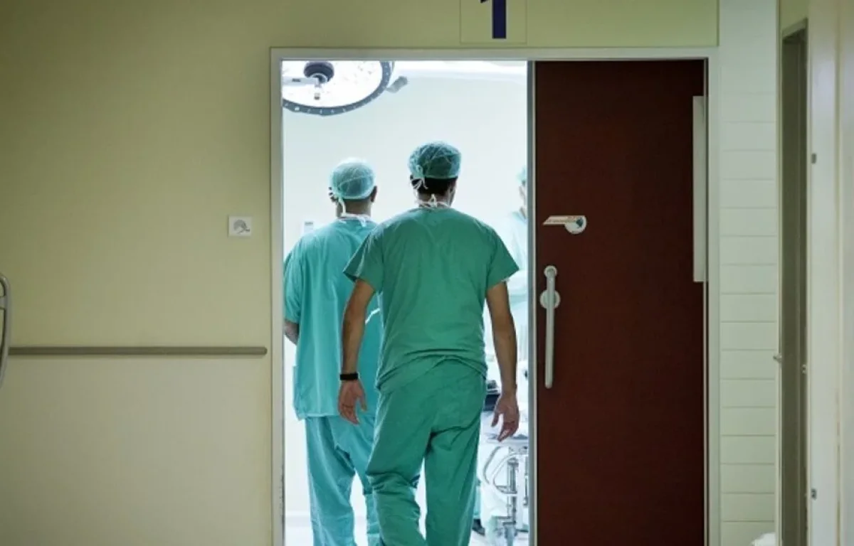 רופאים לא מצליחים לחזור מחו"ל ו"מנסים להציל חיים דרך הזום"