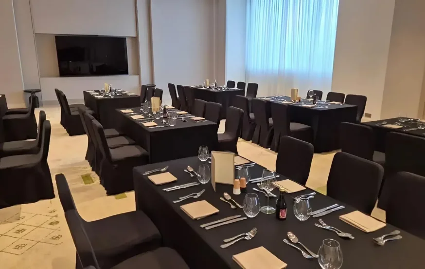 מצוקת הישראלים התקועים: בתי חב"ד בעולם הפכו למוקדי סיוע וחמ"ל חירום מצוקת הישראלים התקועים: בתי חב"ד בעולם הפכו למוקדי סיוע וחמ"ל חירום