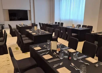 מצוקת הישראלים התקועים: בתי חב"ד בעולם הפכו למוקדי סיוע וחמ"ל חירום