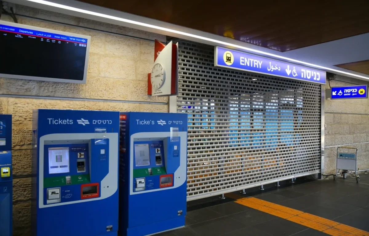החל ממחר: תחנת הרכבת בנתב"ג תחזור לפעול &ndash; ישראייר תוציא טיסות חילוץ