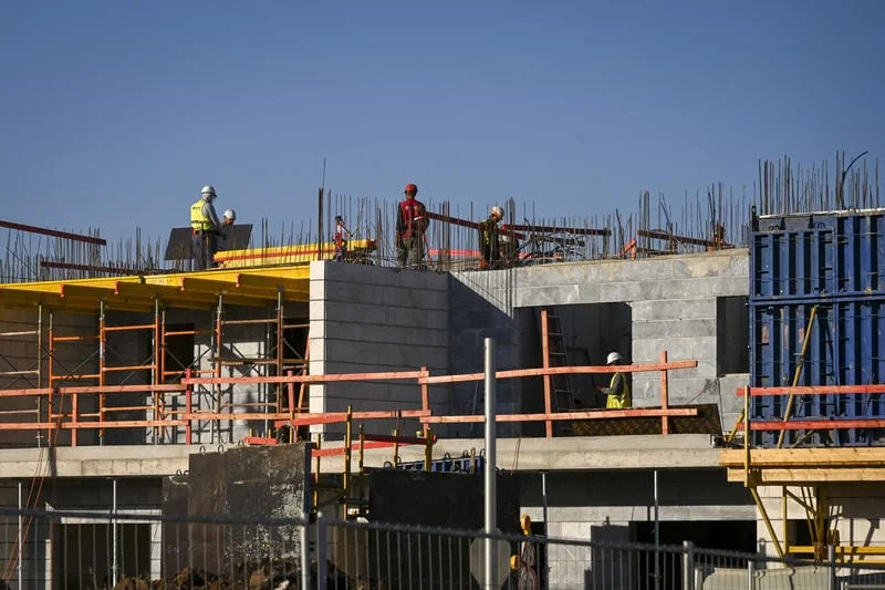 עקב המלחמה: הופסקה העבודה בשליש מאתרי הבנייה בארץ