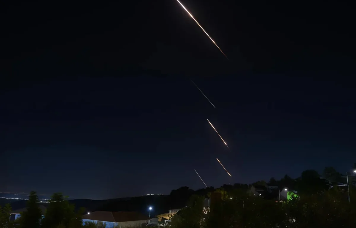 האזעקות בצפון: שלושה טילים שוגרו מאיראן – ללא דיווח על נפילות או נפגעים האזעקות בצפון: שלושה טילים שוגרו מאיראן – ללא דיווח על נפילות או נפגעים