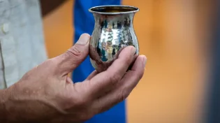 כוס קידוש חלקה או עם שפה?