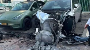 כך זה נראה מקרוב: רסיס טיל נחת על רכב באלעד