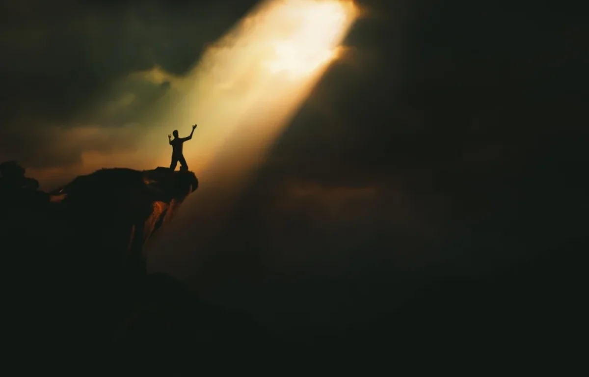 כך נלחמים בייאוש: מה קורה כשמבוגר אחד פשוט מאמין בך? כך נלחמים בייאוש: מה קורה כשמבוגר אחד פשוט מאמין בך?