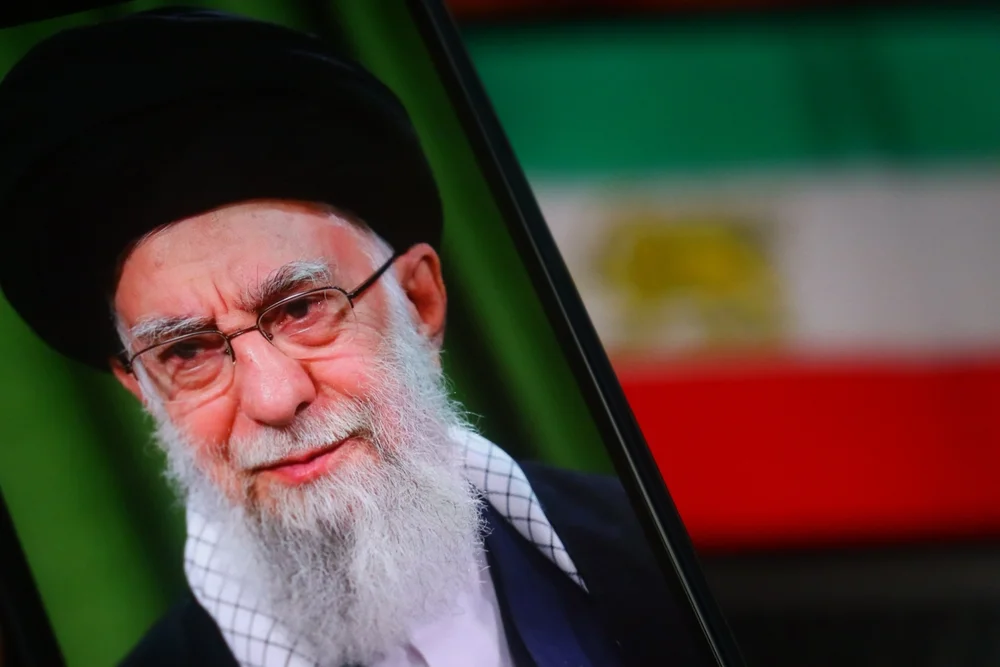 זה קורה עכשיו: האיראנים מנותקים – והמשטר טוען שזו רק "הגנה"