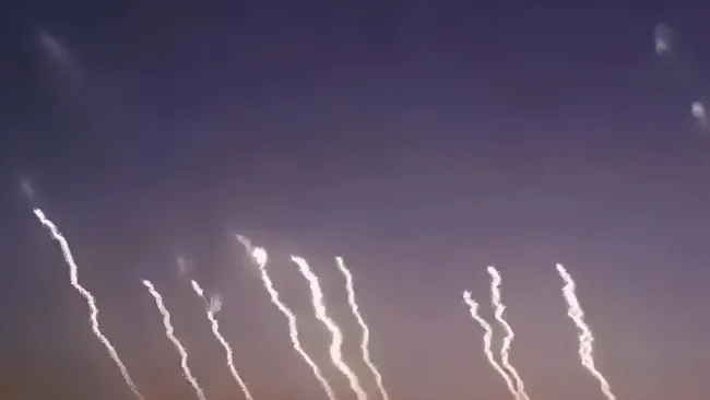 צפו: רגעי השיגור מאיראן לעבר ישראל - בעדשת פועלים בעיראק