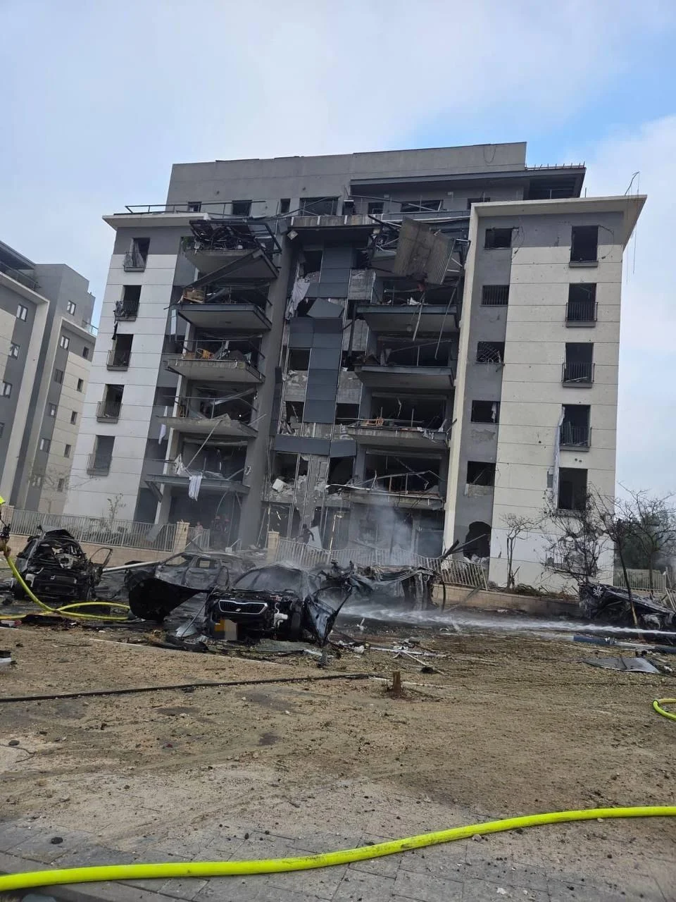 פיצוץ טיל בבאר שבע: הרס נרחב ושבעה פצועים במצב קל פיצוץ טיל בבאר שבע: הרס נרחב ושבעה פצועים במצב קל