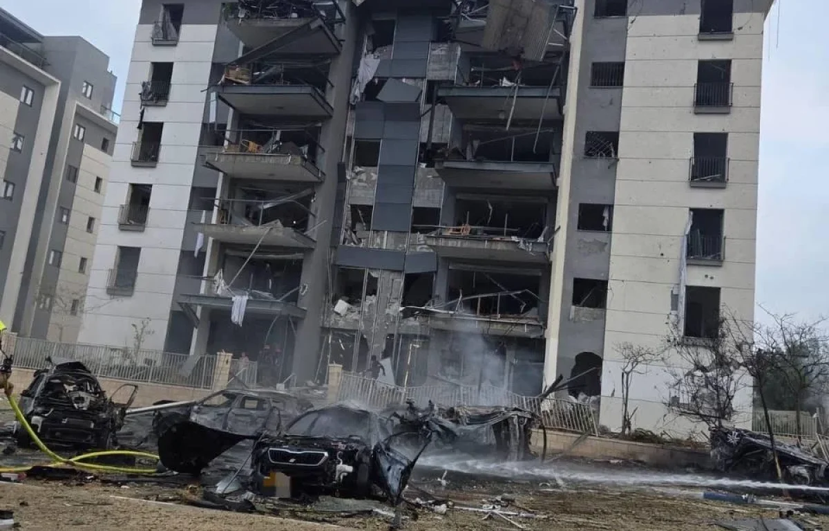 פיצוץ טיל בבאר שבע: הרס נרחב ושבעה פצועים במצב קל
