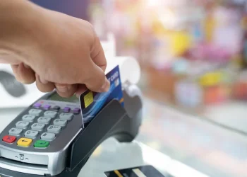 עם כלביא &ndash; ובלי קניות: ישראל נכנסת למוד חירום גם בכיס