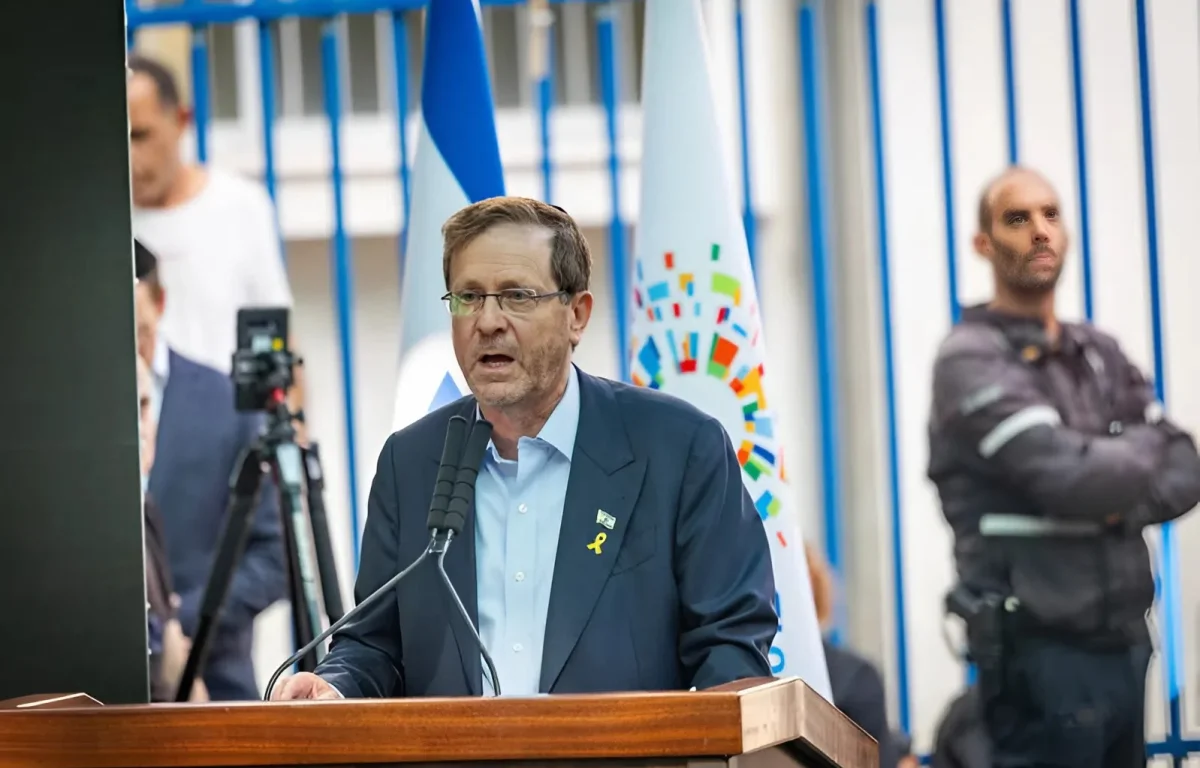 הנשיא הרצוג ספד ליונתן סמרנו הי"ד: "סליחה שלקח זמן להשיב אתכם" הנשיא הרצוג ספד ליונתן סמרנו הי"ד: "סליחה שלקח זמן להשיב אתכם"