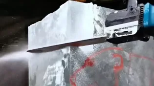 מבלוק קפוא ליצירת אומנות: ככה נראה קסם בשלג