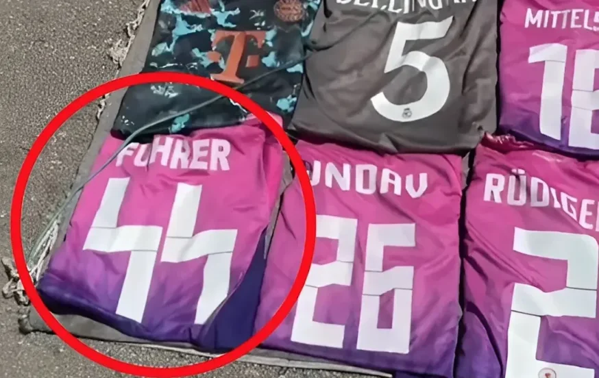  שערורייה באירופה: חולצת "פיהרר 44" נמכרת בגלוי באי נופש פופולרי